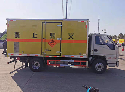 石河镇爆破器材运输车工人安全操作规范与智能技术保障