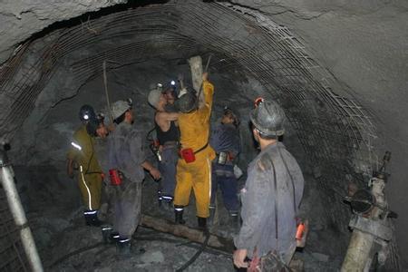 石河镇工程爆破中的危险因素分析以及应对工程爆破危险的措施